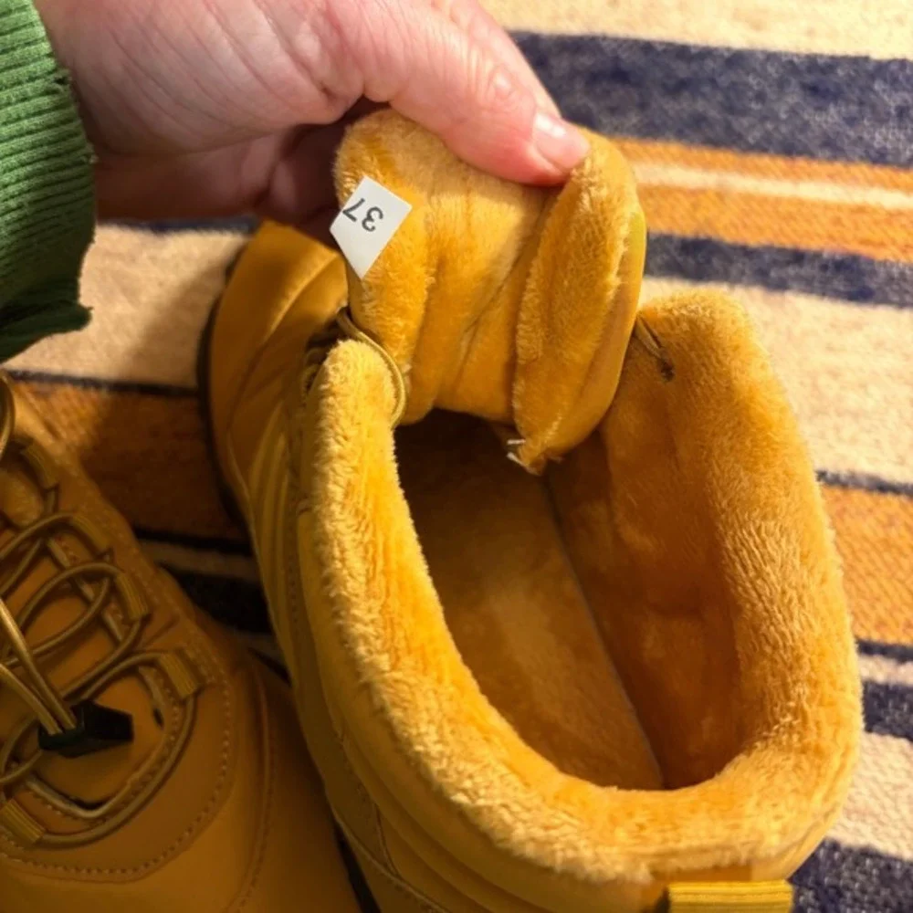 Peak Footwear‎ Mustard Yellow Quilted Puffer Winter Boots Bungee Lace Mid Top